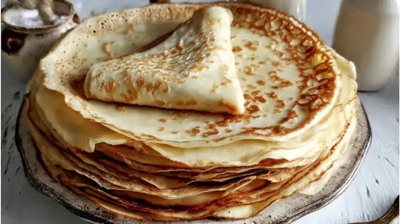 Easy_French_Crepes_Recip_0_result Cooking a crepe in a nonstick skillet until golden