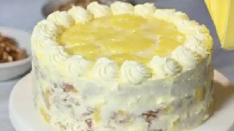 Pineapple_Cake_Recipes_0_result Mixing pineapple cake batter in a glass bowl with a spatula