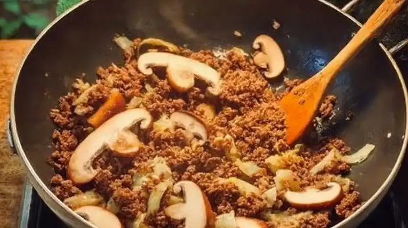 chinese_ground_beef_and_0_result Stirring garlic and ginger in a wok before adding ground beef.