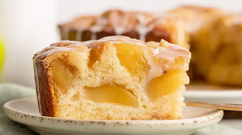 Apple_Pie_Coffee_Cake_2_result Moist apple pie coffee cake topped with spiced apple filling and glaze
