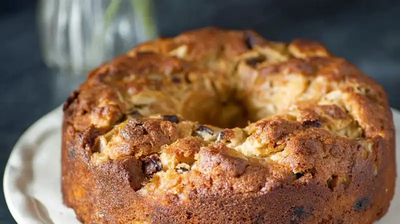 Jewish_Apple_Cake_Recipe_0_result Mixing chopped apples with cinnamon and sugar for Jewish apple cake filling